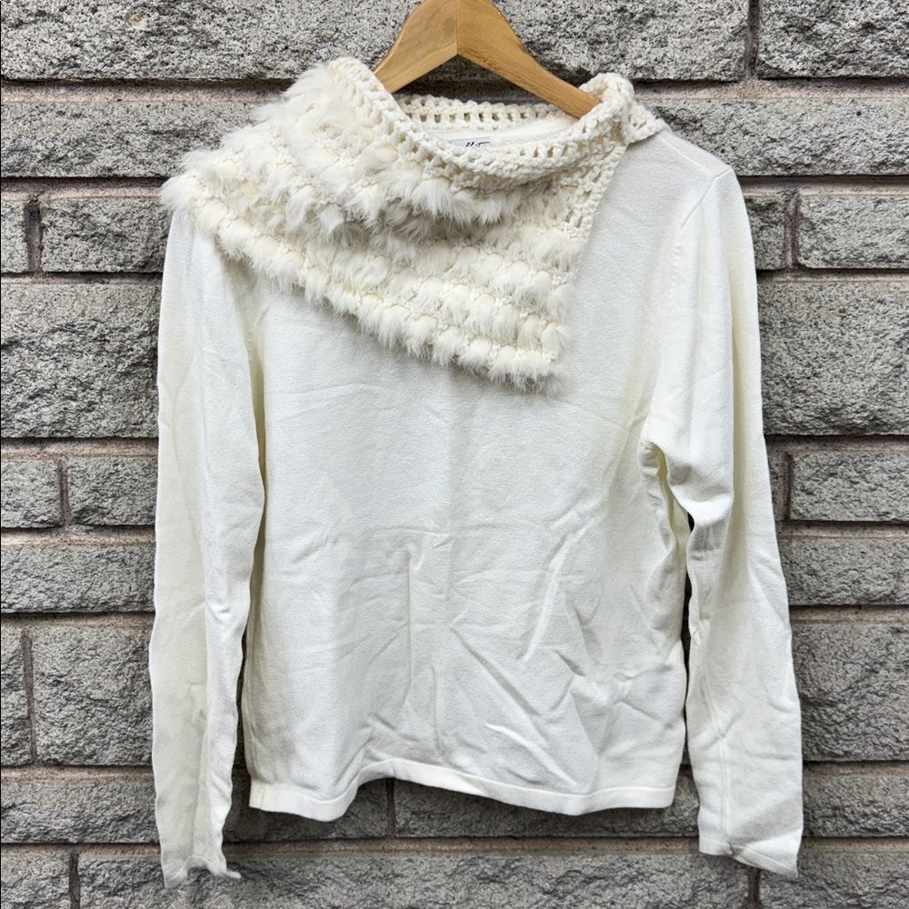 Vintage Graffiti Elegant Cream Sweater with fur Collar